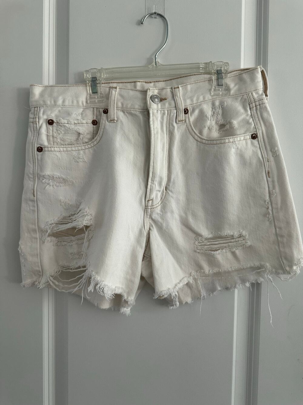 American Eagle 90s Boyfriend Distressed Denim Shorts Size 6 Cream White